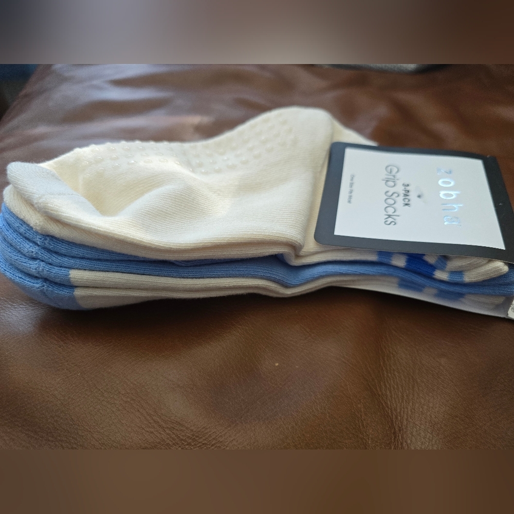 NWT 3 Pack Grip Socks